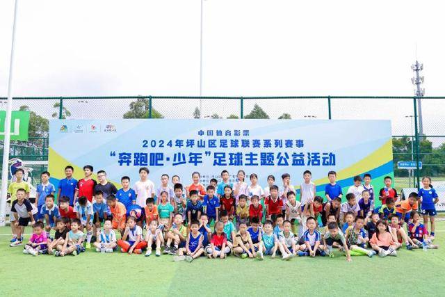 世界泳联花样游泳世界杯（西安站）启幕 中国队首日斩获3金1银