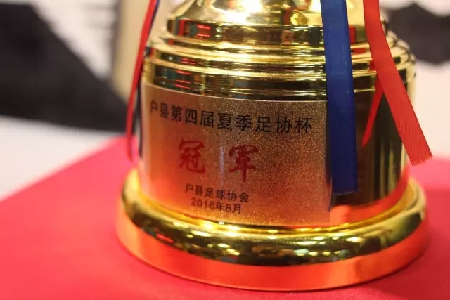 小里：约基奇比字母哥离夺冠更近 掘金很多球员都有交易价值