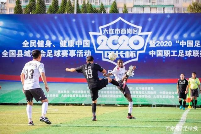 来自北京的惊喜！国安球迷赴西班牙探望巴坎布 手举7年前球衣